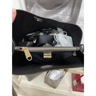 【歐洲outlet正品】FURLA  LOGO 水桶包 手提包 鱷魚皮紋 金扣  1/16