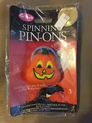 NEW VINTAGE PUMPKIN SPINNING PIN-ONS BAT PULL STRING 1990's!