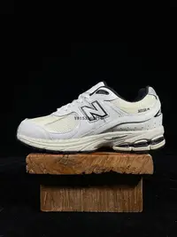 在飛比找Yahoo!奇摩拍賣優惠-New Balance 2002R 米白 奶白 透氣 防滑 