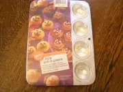 Wilton Petite JACK~O~LANTERN 12~Cavity Mini Cake Muffin Treat Pan Mold~~NIP!!