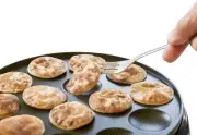 Bestron Poffertjes Retro Design Mini Pancake Maker with Non-Stick