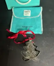 TIFFANY & CO VINTAGE 1999 SILVER 0.8 oz CHRISTMAS TREE 3D ORNAMENT 3" x 2" NEW