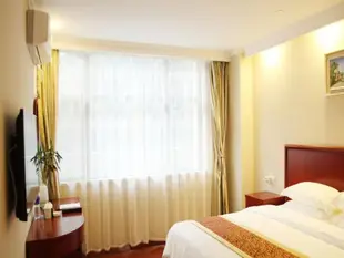 格林豪泰菏澤汽車西站金鑽國際快捷酒店GreenTree Inn Heze West Zhonghua Road Jinzuan International Express Hotel
