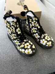 NIB Dr. Martens Pansy Fayre Yellow Boots, kids - Size 11