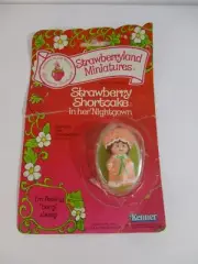Vintage Strawberry Shortcake 1981 Strawberryland Miniature In Her Nightgown