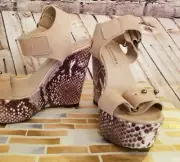BCBGMAXZARIA Snakeskin Platform Wedge SZ 7.5