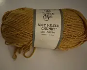 Yarn Bee Soft & Sleek Yarn Chunky Mustard 710 Low Pill Fiber 211 Yards BRAND NEW