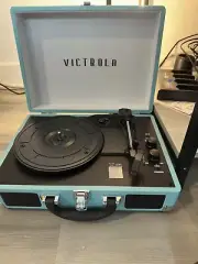 NEW VICTROLA JOURNEY 3-SPEED BLUETOOTH SUITCASE RECORD PLAYER TURQUOISE VSC-550
