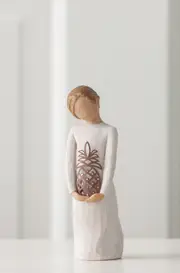 Willow Tree Figurine Gracious A Warm Welcome By Susan Lordi 27369