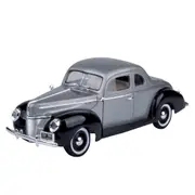 Motormax 1:18 Scale 1940 Ford Deluxe Timeless Classics Model Car