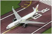 1:400 JC Wings STARLUX AIRBUS A330-900neo Passenger Airplane Diecast Plane Model