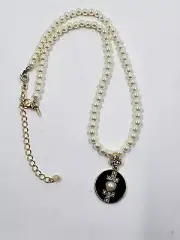 Avon Deco Fab Pearlesque Pendant Necklace