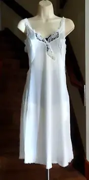 Dixie Belle Under Statements Antron III Nylon Full White Slip Size 36 Length 25"