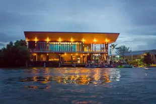 邦帕空俱樂部船屋Bangpakong Boat Club