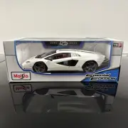 Lamborghini Countach lpi 800-4 Special Edition Diecast Maisto Model 1:18 White