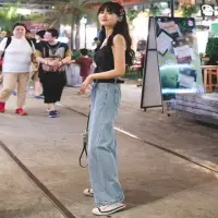 在飛比找momo購物網優惠-【D.studio】韓版復古淺藍高腰直筒牛仔寬褲(拖地褲牛仔