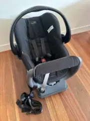 Britax Safe-n-Sound Unity Capsule Carseat