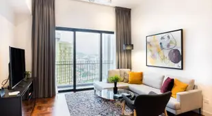 The MEWS, Walk to Petronas Towers from a Chic and Modern Apartment