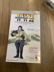 DRAGON 1/6 WWII GERMAN BOMBER GUNNER EUGEN KROH 70581 NIB