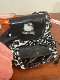 在飛比找Yahoo!奇摩拍賣優惠-孤品絕版hellokitty凱蒂貓 黑白豹紋kitty背包