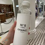 台灣－出貨－居家用品 套裝 咖啡杯 茶杯 餐具 厨具 5號工廠 N.5 限定款小香風白色玻璃水瓶 五號 水壺 果汁瓶 高