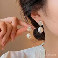 在飛比找蝦皮購物優惠-Dangling earrings  Elegant Ear