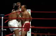 James Smith Punches Tim Witherspoon Through The Ropes 1986 Old Boxing Photo