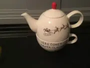 Adorable Burton Single Serve Teapot & Cup Combo “Here Come Santa Claus”