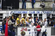 Race winners Hans-Joachim Stuck Derek Bell and Al Holbert ce Le Mans '86 Photo 9