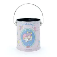 在飛比找momo購物網優惠-【SANRIO 三麗鷗】油漆桶造型 手提鐵製收納筒 鐵罐筆筒