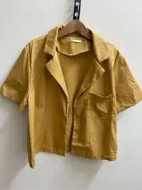 在飛比找Yahoo!奇摩拍賣優惠-日本品牌retro girl黃色短袖硬挺布料外套罩衫