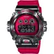 【CASIO 卡西歐】G-SHOCK Metal Bezel OZI配戴款 街頭嘻哈風耐衝擊數位腕錶/紅x黑框(GM-6900B-4)