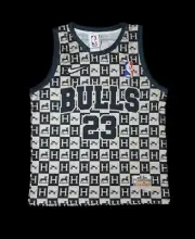 CHICAGO BULLS MICHAEL JORDAN 23 LASTEST FASHION JERSEY SIZE SMALL BNWT