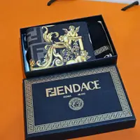 在飛比找PopChill優惠-[二手] Fendace 短夾 Versace by Fen