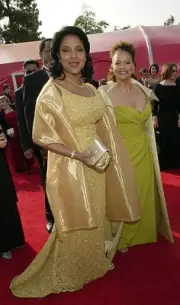 Phylicia Rashad and Debbie Allen at The 73rd Annual Academy Awards- Old Photo