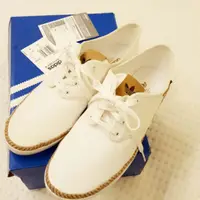在飛比找蝦皮購物優惠-日本購入~全新adidas白色帆布鞋/休閒鞋