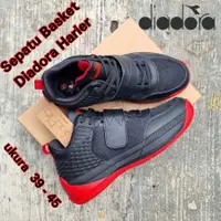 在飛比找蝦皮購物優惠-Diadora Harier 籃球鞋黑色籃球鞋
