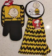 PEANUTS Gang Charlie Brown Classic Oversized Oven Mitt & Potholder & Hang Towel