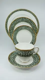 Wedgwood Everleigh Leigh Shape 5 Piece Setting England