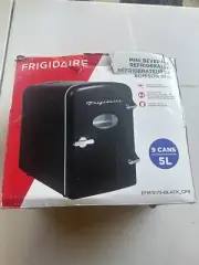 Black Frigidaire 9 Can 5L Mini Retro Metro Refrigerator (Has crack see picture)