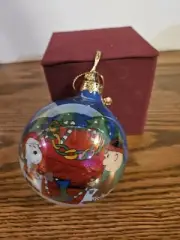 Peanut / Snoopy Kurt Adler Peanuts Ball ornament. Charlie Brown, Snoopy