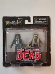 Minimates Diamond Select The Walking Dead Deputy Michonne Winter Zombie 2 Pack
