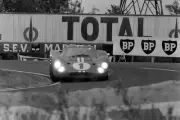 Dan Gurney & AJ Foyt Shelby American Ford GT40 MkIV Le Mans 1967 Old Photo 132