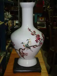 在飛比找Yahoo!奇摩拍賣優惠-珍藏一隻帶有補丁的中華陶瓷白色精美的大花瓶