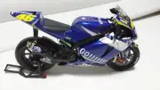 Valentino Rossi. Yamaha YZR-M1. MotoGP 2005. Minichamps 1/12.