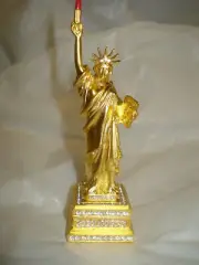 Estee Lauder Statue of Liberty Lady Pleasures Perfume Compact with Crystals