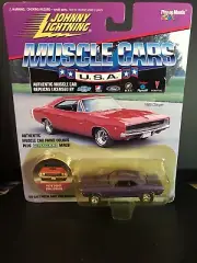 Johnny Lightning Muscle Cars USA 1970 Dodge Challenger Purple