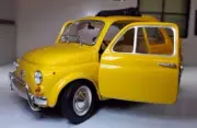 Fiat 500 Lusso 1968 Yellow L Burago 1:24 LGB G Detailed Diecast Scale Model Car