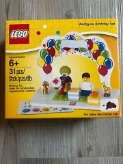 LEGO Seasonal: Lego Minifigure Birthday Set (850791)