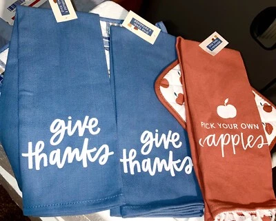 Kitchen Towels and potholders GIVE THANKS AND PICK YOUR OWN APPLES THANKSGIVING